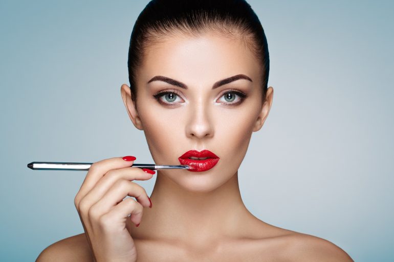 Există o vârstă maxima la care este recomandată microdermopigmentarea?